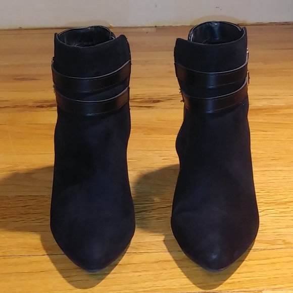 Shoes - Picture 3 of 4